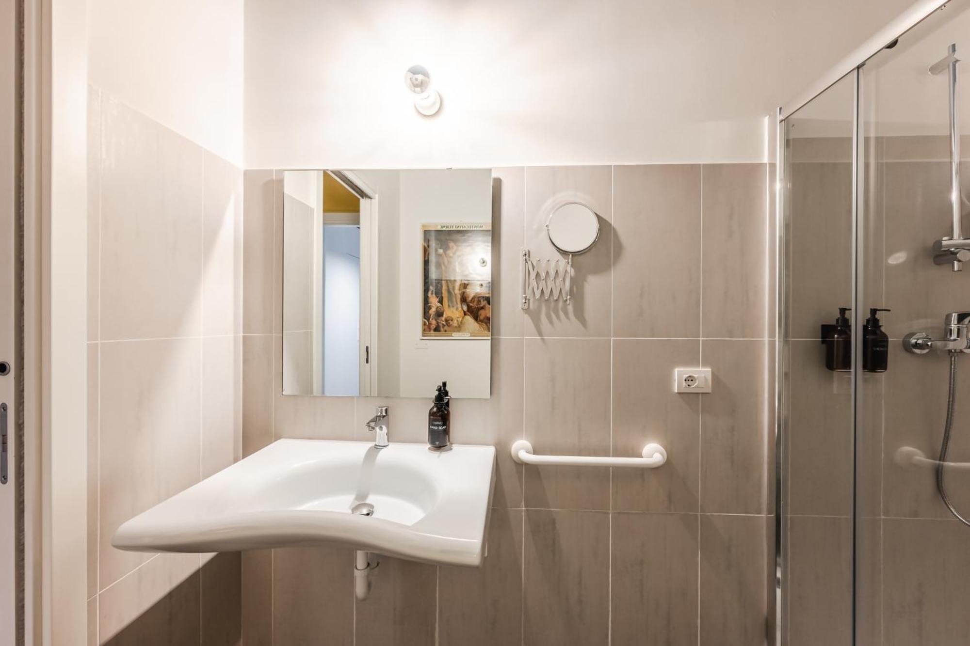 Infinity Suite Verona Free Parking ภายนอก รูปภาพ